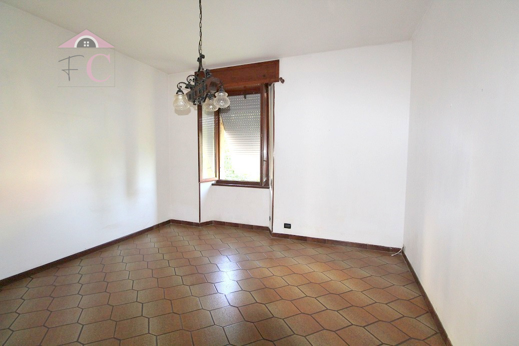 narni piano rialzato luminoso comodo ai servizi 3.jpg